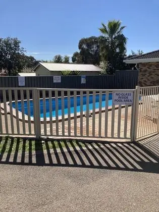 Golden Grain Motor Inn - Havuz