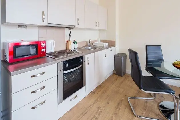 Golden Heights Suites by Kasar Stays - Mutfak