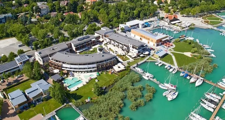 Hotel Golden Lake Resort - Dış Mekan