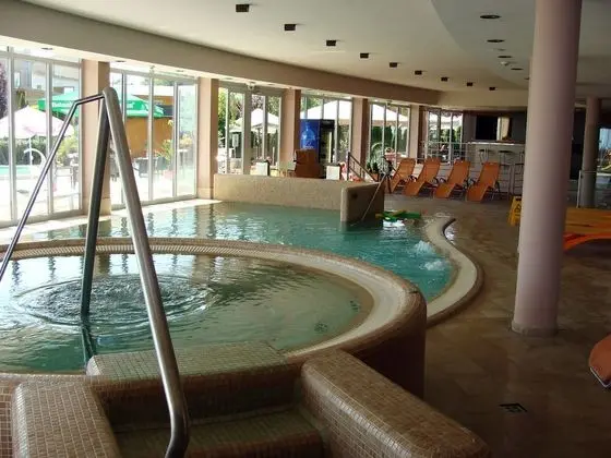 Hotel Golden Lake Resort - Havuz