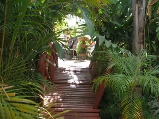 GOLDEN LANTERN GUEST LODGE - Genel