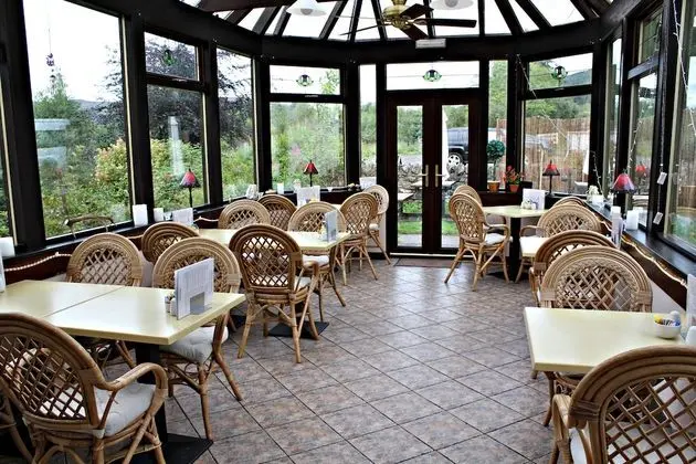 The Golden Larches Cafe and B&B - Yerinde Yemek