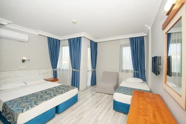 Golden Moon Hotel - Oda