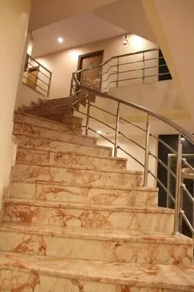 Hotel Golden Oasis Delhi - İç Mekan