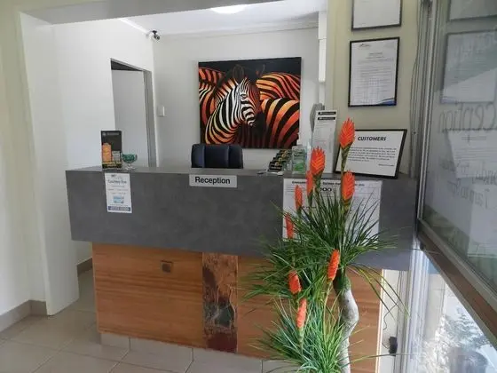 Golden Palms Motor Inn - Lobi