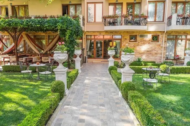 Golden Pearl Hotel - Dış Mekan