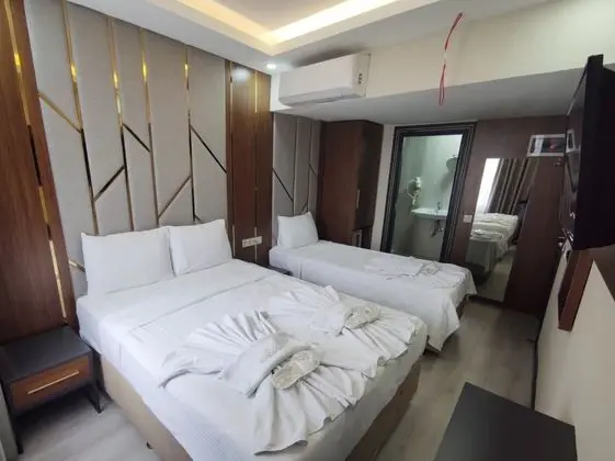 The Golden Pera's Hotel - Öne Çıkan Resim