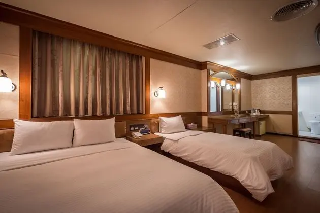 GOLDEN PHOENIX HOTEL