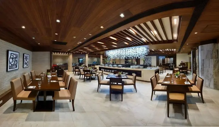 Golden Prince Hotel and Suites