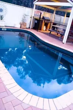 Golden River Motor Inn - Havuz