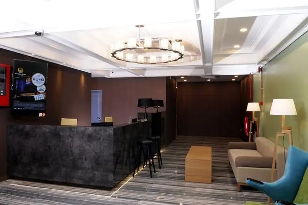 GOLDEN ROOF HOTEL SERI ISKANDAR - Lobi