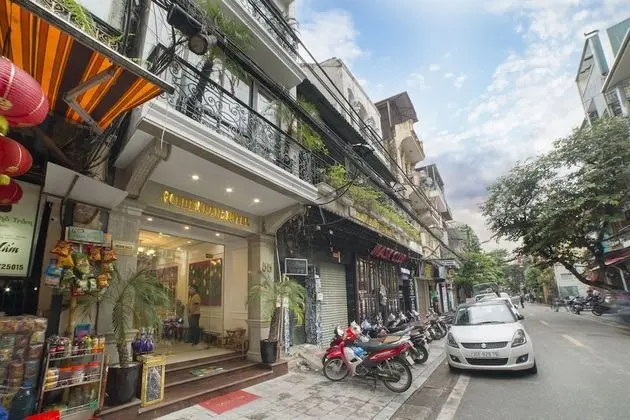 Golden Sail Hotel