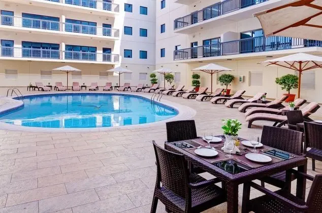 Golden Sands Hotel Apartments - Havuz