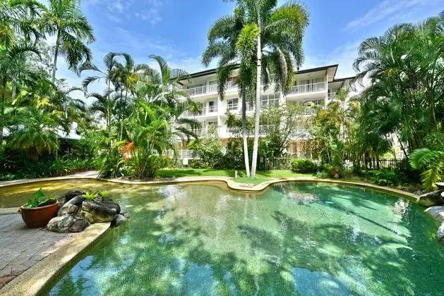 Golden Sands Beachfront Apartment Resort
