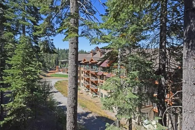 Golden Ski Getaway - Dış Mekan