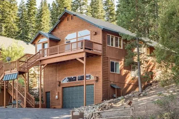 Golden Summit by Avantstay Stunning Secluded Cabin w/ Access to Tahoe Donner