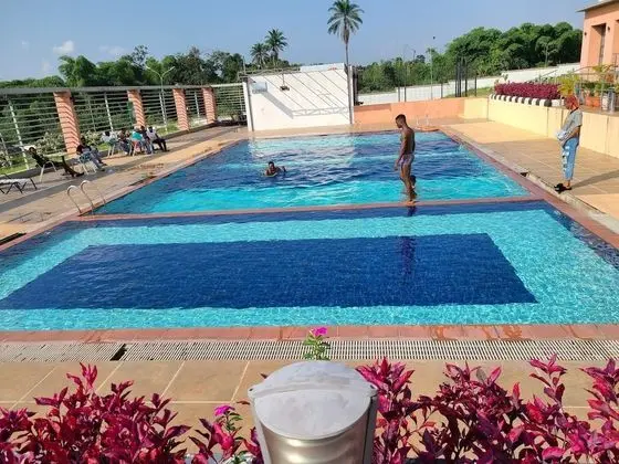 Golden Tulip Agulu Lake Hotel & Resort - Havuz