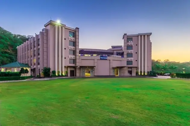 Golden Tulip Chandigarh Panchkula - Dış Mekan