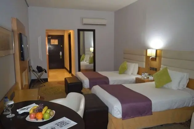 Golden Tulip Hail - Öne Çıkan Resim