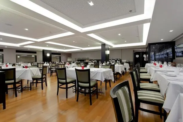 Golden Tulip Sao Jose Dos Campos - Yeme / İçme
