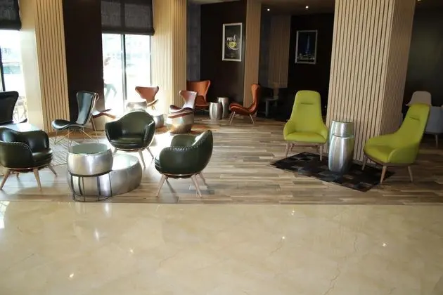 Golden Tulip Varna - Lobi