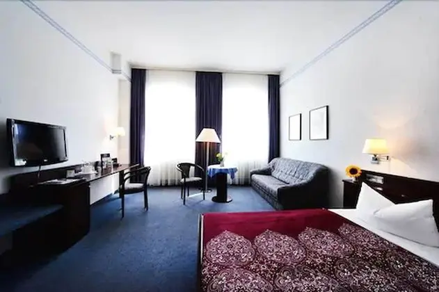 Hotel Goldener Adler - Oda