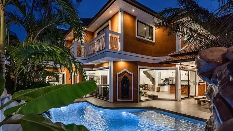 GOLDLAND Luxury Villa Pattaya Walking Street 8 Bedrooms Private Pool
