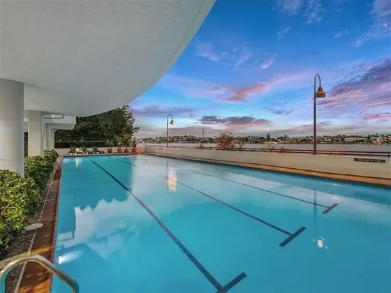 Goldsborough Place Apartments - Havuz