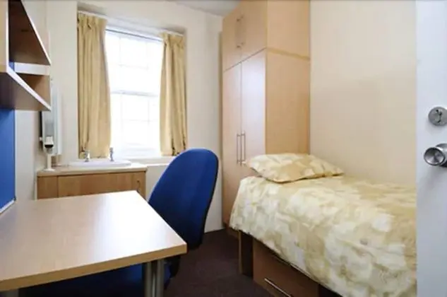 Goldsmiths House - Campus Accommodation - Caters to Women
