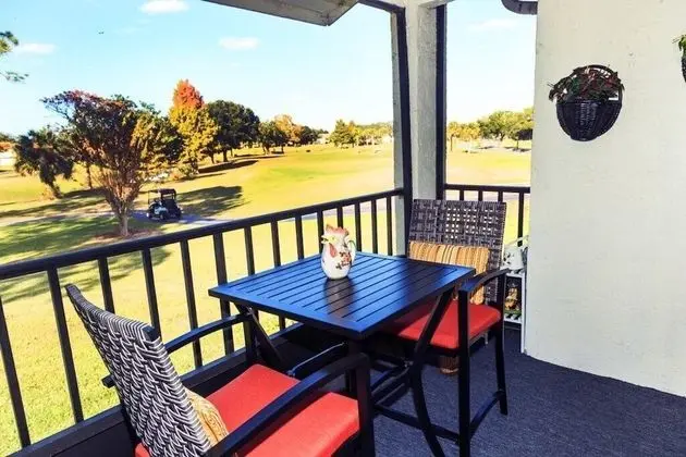 Golf Course View 2 Bedroom 2 Bath Condo!