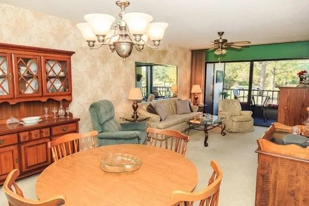 Golf Course View 2 Bedroom 2 Bath Condo! - Oda Düzeni