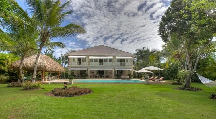 Golf-front Villa With Large Garden and Pool Area in Exclusive Beach Resort
