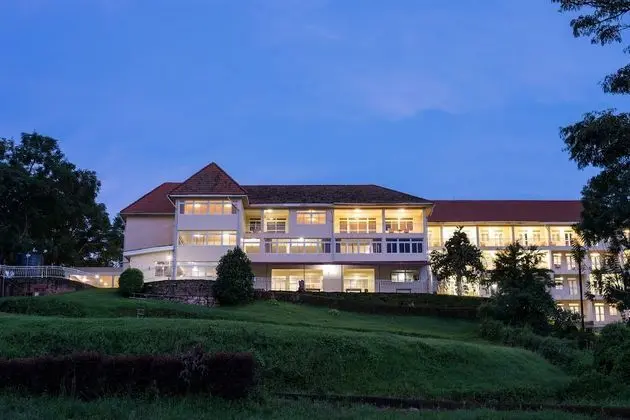 Golf Lane Hotel