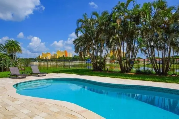 Golfview - Short Term Rental Certified by Weston. Private & Sanitized, Perfect for Social Distancing & Working From Home. Self Check-in. Private Pool, Pet Friendly. Super-host Support - Havuz