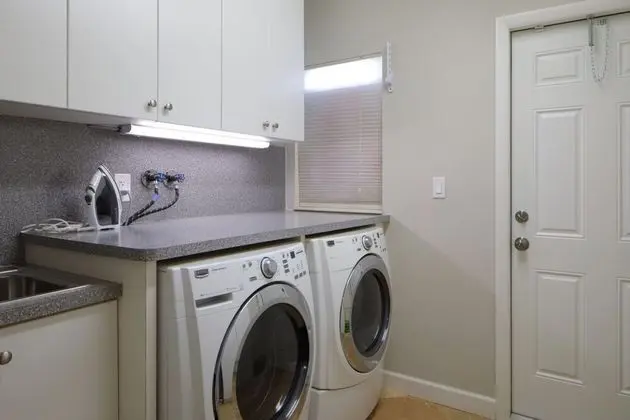 Golfview - Short Term Rental Certified by Weston. Private & Sanitized, Perfect for Social Distancing & Working From Home. Self Check-in. Private Pool, Pet Friendly. Super-host Support - Mutfak
