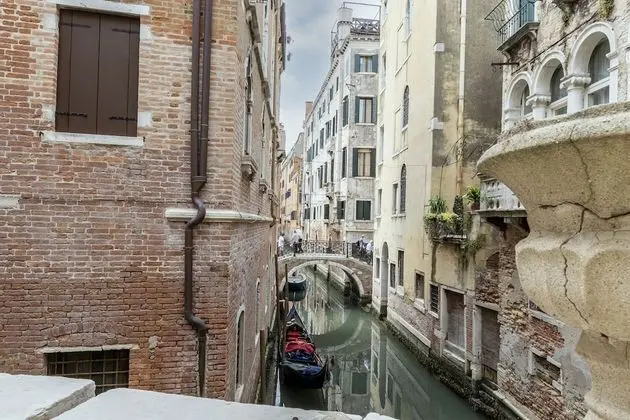 Gondola Luxury - Campo Santi Filippo e Giacomo by Wonderful Italy