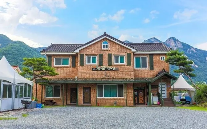 Gongju Gyeryongsandeul Flower Pension