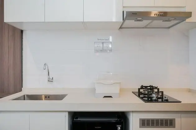 Good Designed And Cozy Studio At Sky House Bsd Apartment - Mutfak