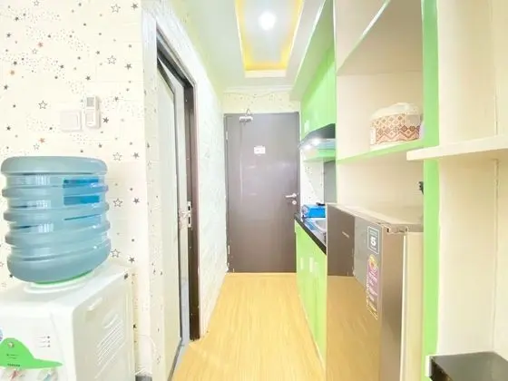 Good Studio Apartment At Grand Asia Afrika - Mutfak