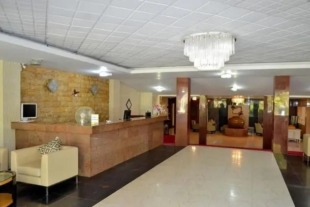 GOOD WOOD AIRPORT HOTEL - Lobi