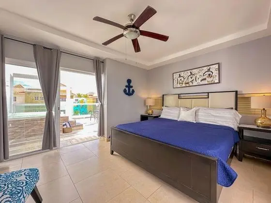 Gorgeous 1 BR PH Apartment w Jacuzzi