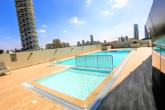 Gorgeous 1bedroom With Balcony at Park View Dubai - Havuz