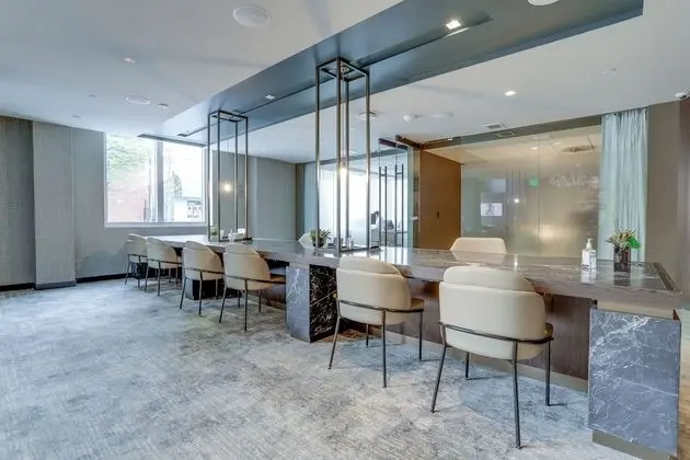 Gorgeous 1Br at Clarendon With Gym