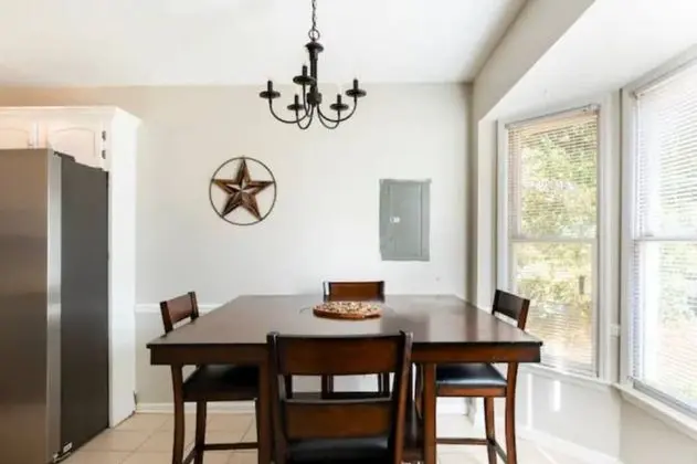 Gorgeous 2 bed and 2.5 bath Home - Mutfak