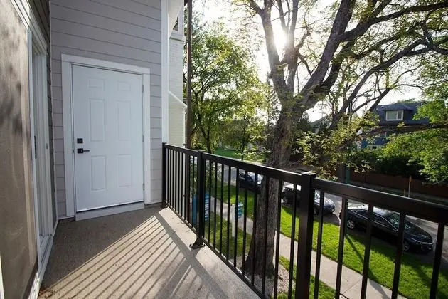 Gorgeous 2-bedrooms Duplex Upper Unit