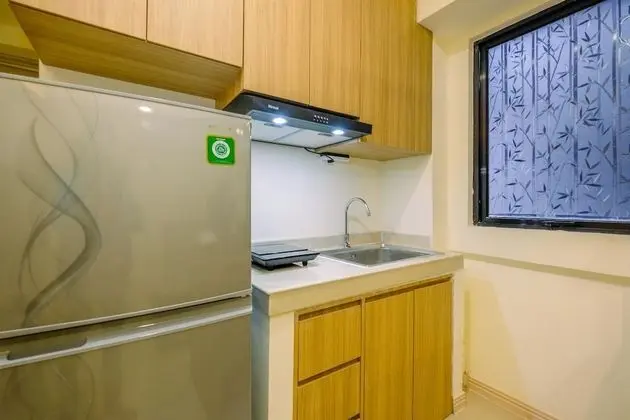 Gorgeous 2Br At Meikarta Apartment - Mutfak