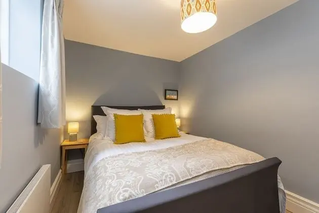 Gorgeous 3-bed maisonette in Westbourne Green with patio - Oda