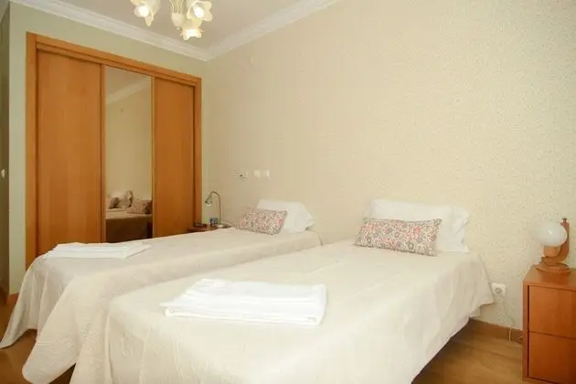 Gorgeous 3 Bedroom Apartment with Balcony in Lisbon