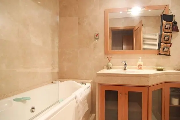 Gorgeous 3 Bedroom Apartment with Balcony in Lisbon - Banyo Tipleri