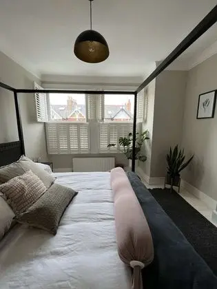 Gorgeous 3 Bedroom Home in Quaint Southfields